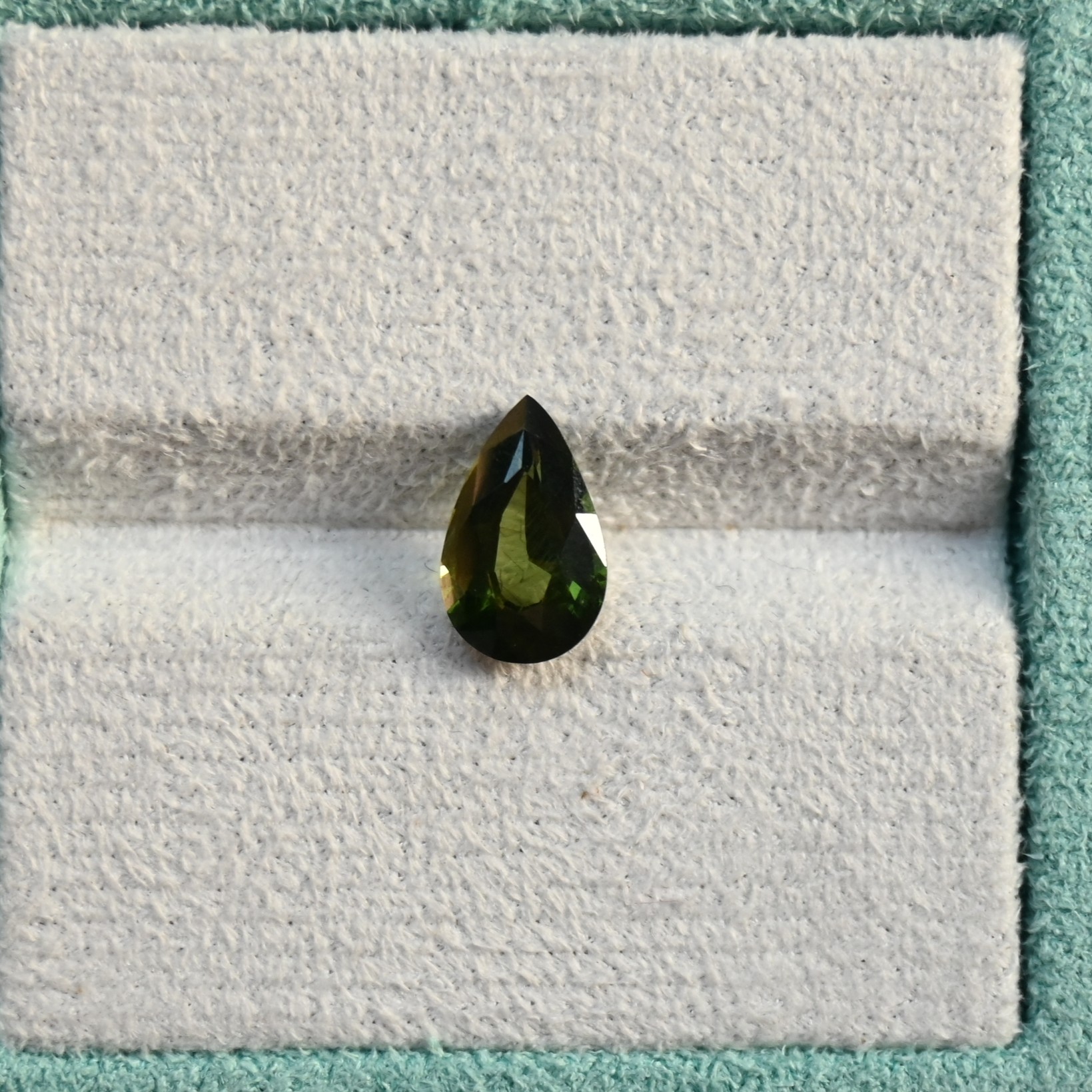 Loose stones, teardrop zircon, green zircon, Sri Lanka gemstone, faceted loose zircon