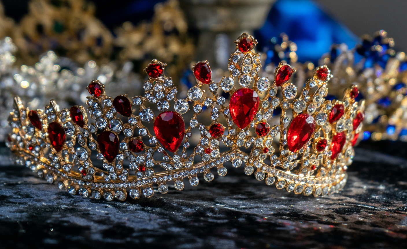 Blue Sapphires in Royal Jewelry and Global Crown Collections