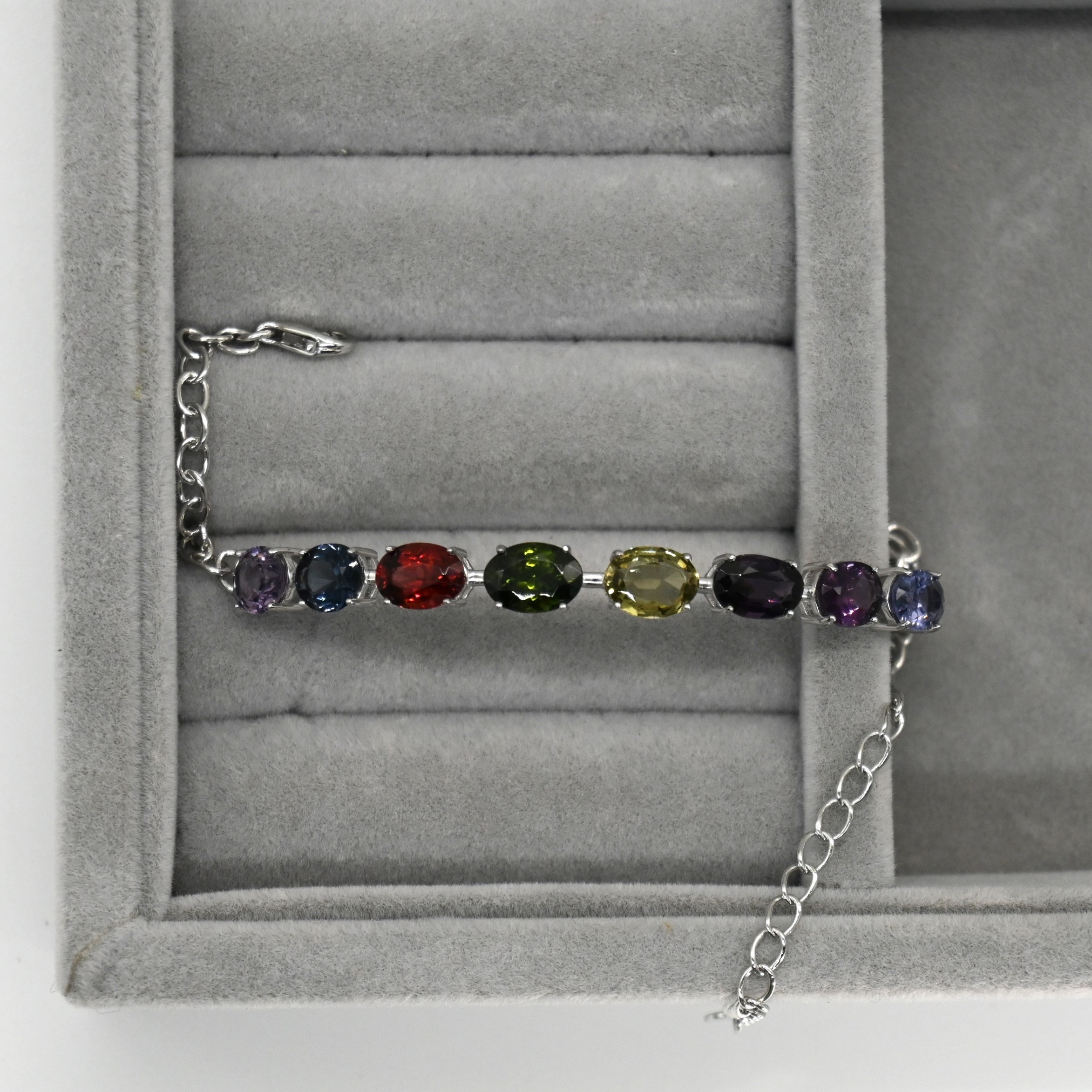 925纯银镶8颗椭圆彩宝手链 (8.5克拉天然宝石)