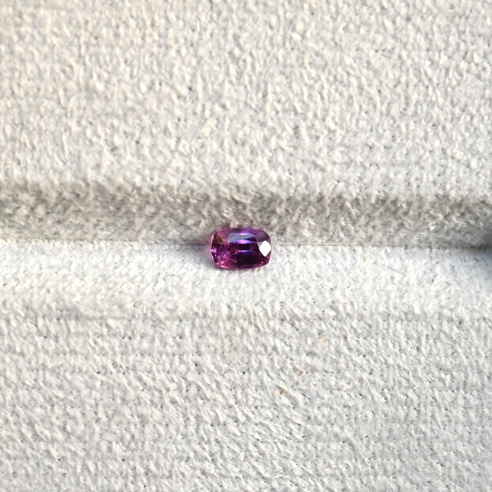 0.59克拉艳粉色蓝宝石枕形 - 灵动锡兰宝石