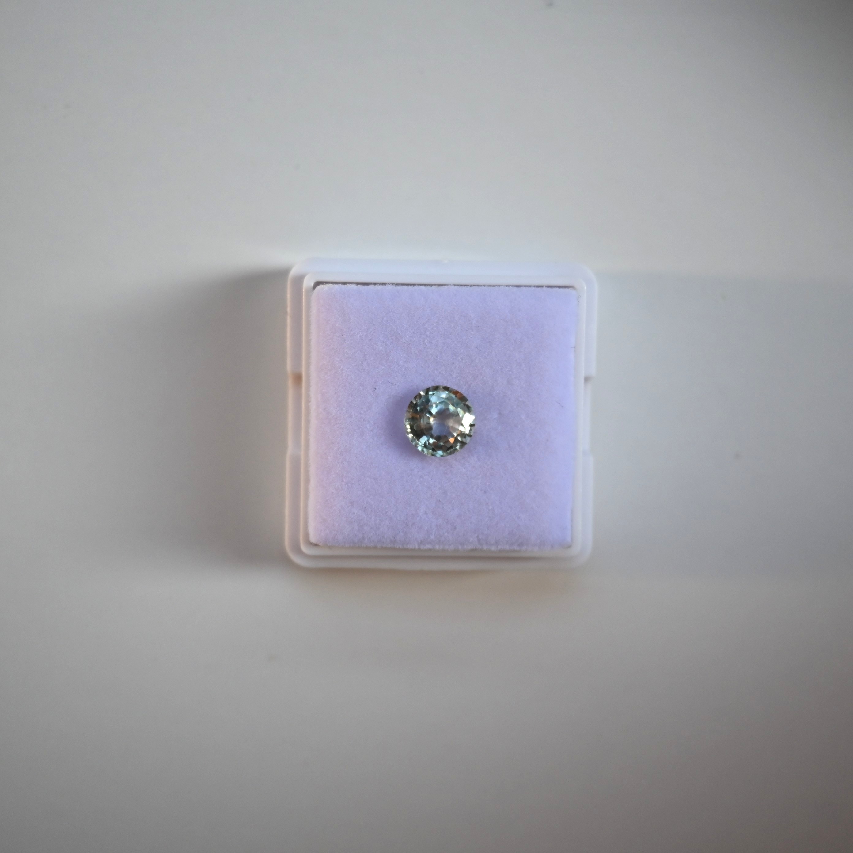 • Type: Green Sapphire • Weight: 1.19ct • Origin: Sri Lanka • Shape: Round Round Green Sapphire, SAG004, 1.19ct Sri Lanka