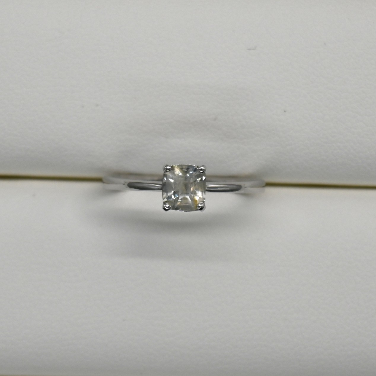 0.9ct 天然白蓝宝石纯铂金戒指 - 17 号