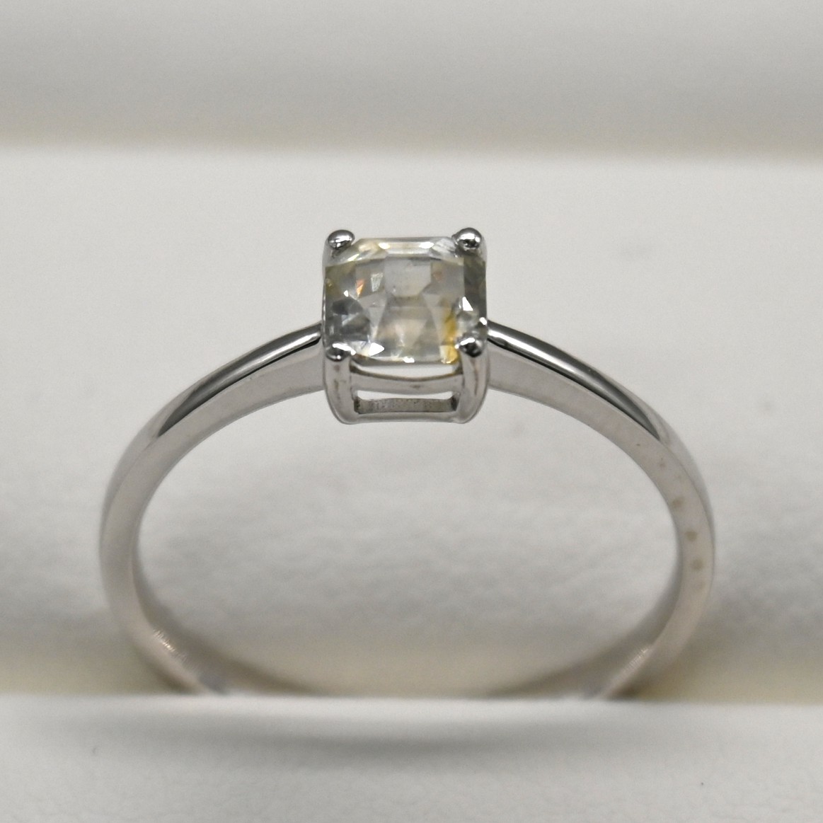 0.9ct 天然白蓝宝石纯铂金戒指 - 17 号