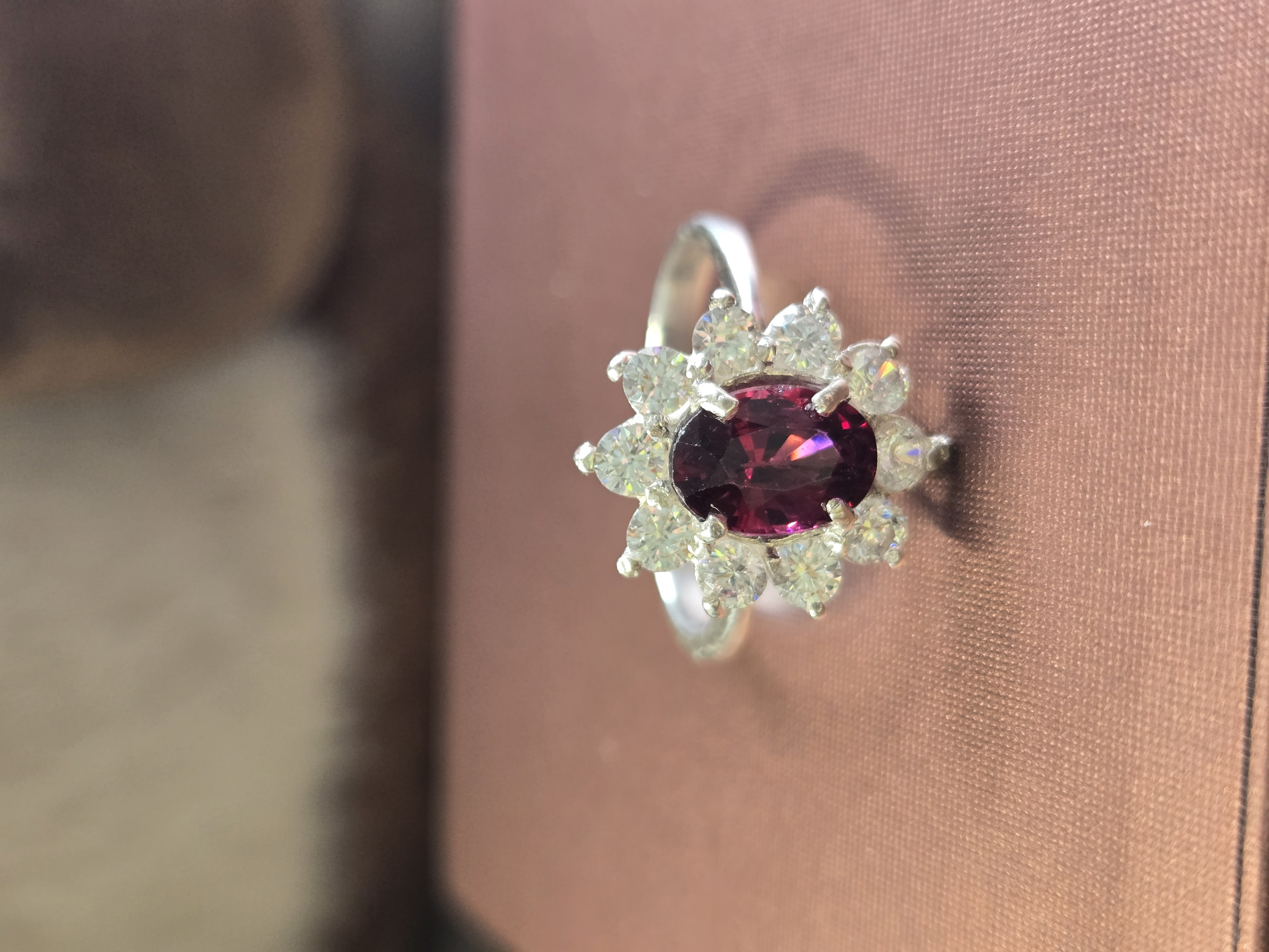 椭圆形红石榴石匠心银手工戒指