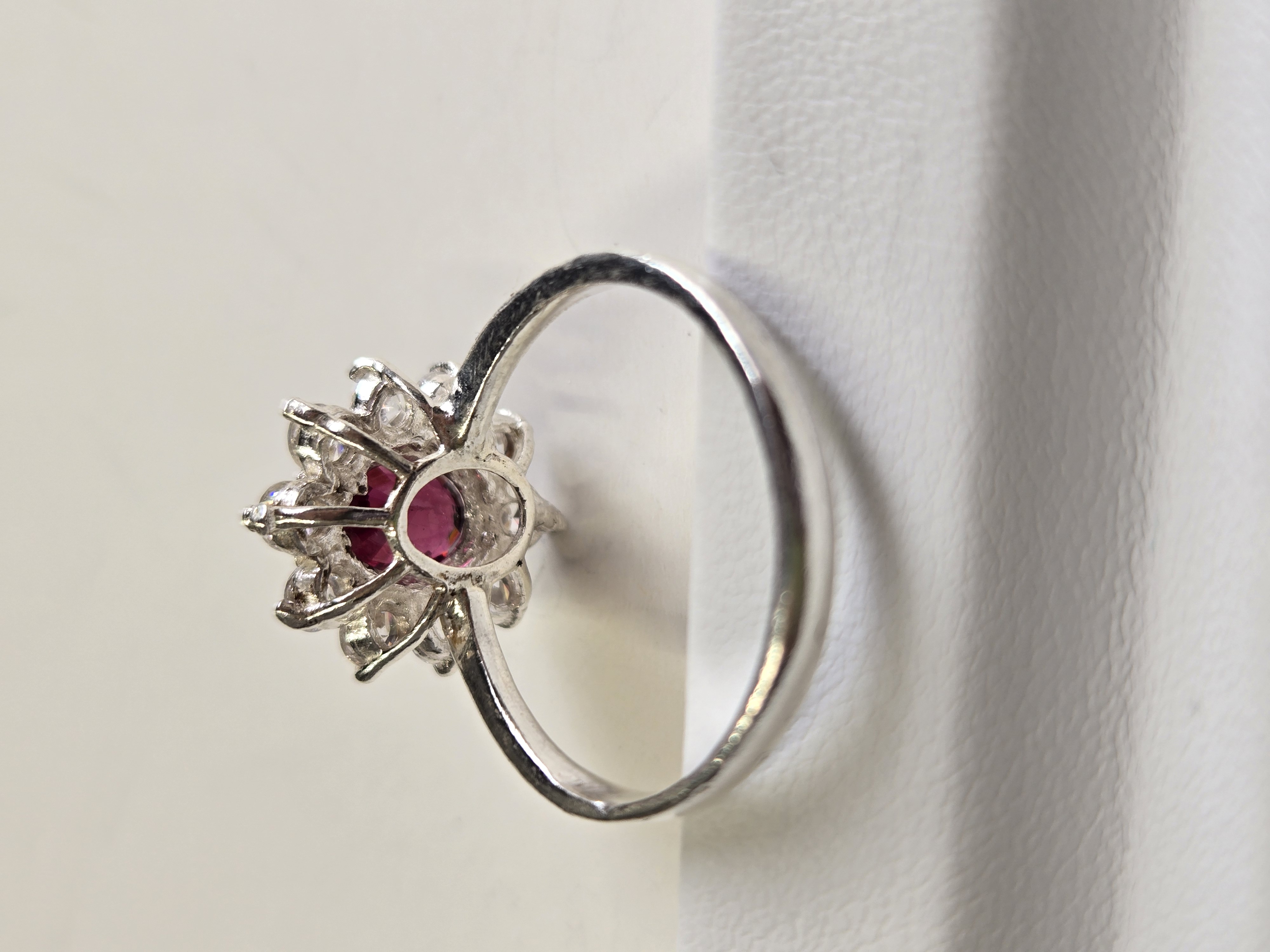 椭圆形红石榴石匠心银手工戒指