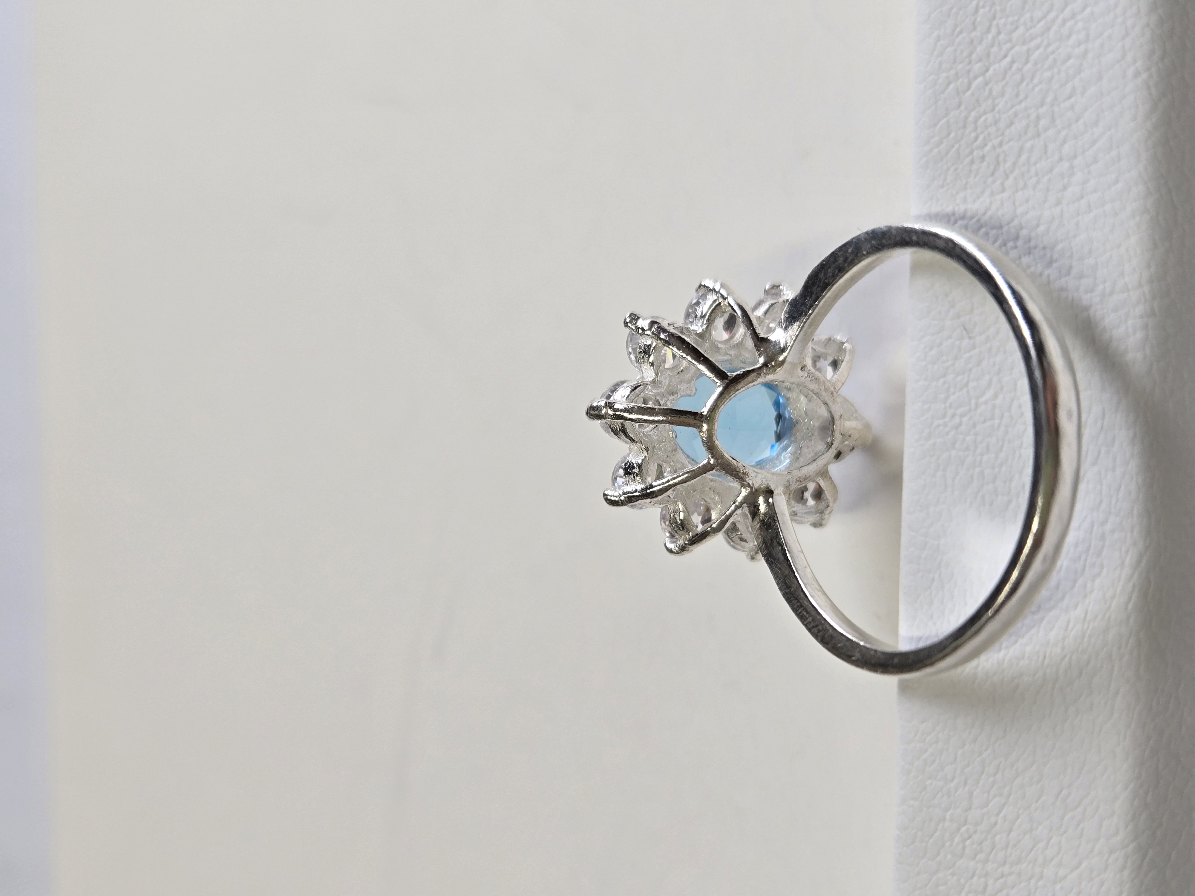 1.4cm x 1.6cm Blue Topaz; Weight 3.16g; Genuine 925 Sterling Silver; Sri Lankan Artisan Craft. HR0001, Blue Topaz, Silver Ring, Sri Lanka, 925 Silver, Handmade