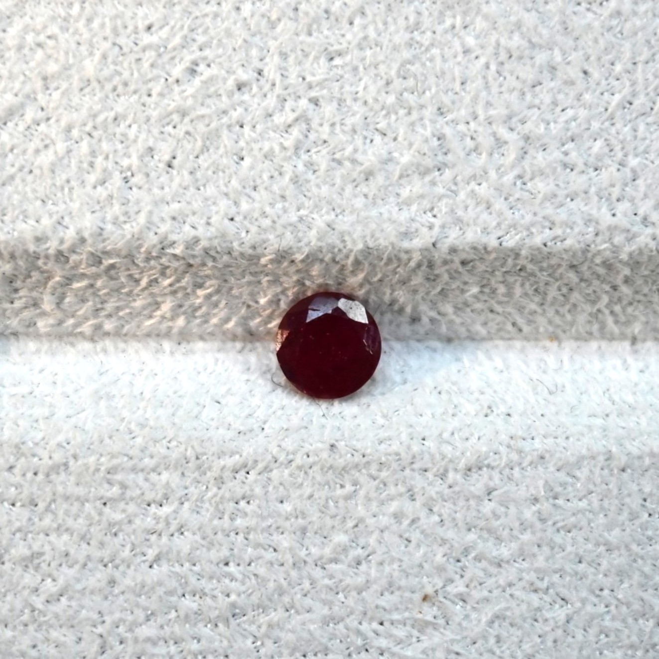 • Type: Natural Ruby • Weight: 0.77ct • Origin: Myanmar • Shape: Round Burma Ruby, 0.77ct RU0003, Myanmar Ruby