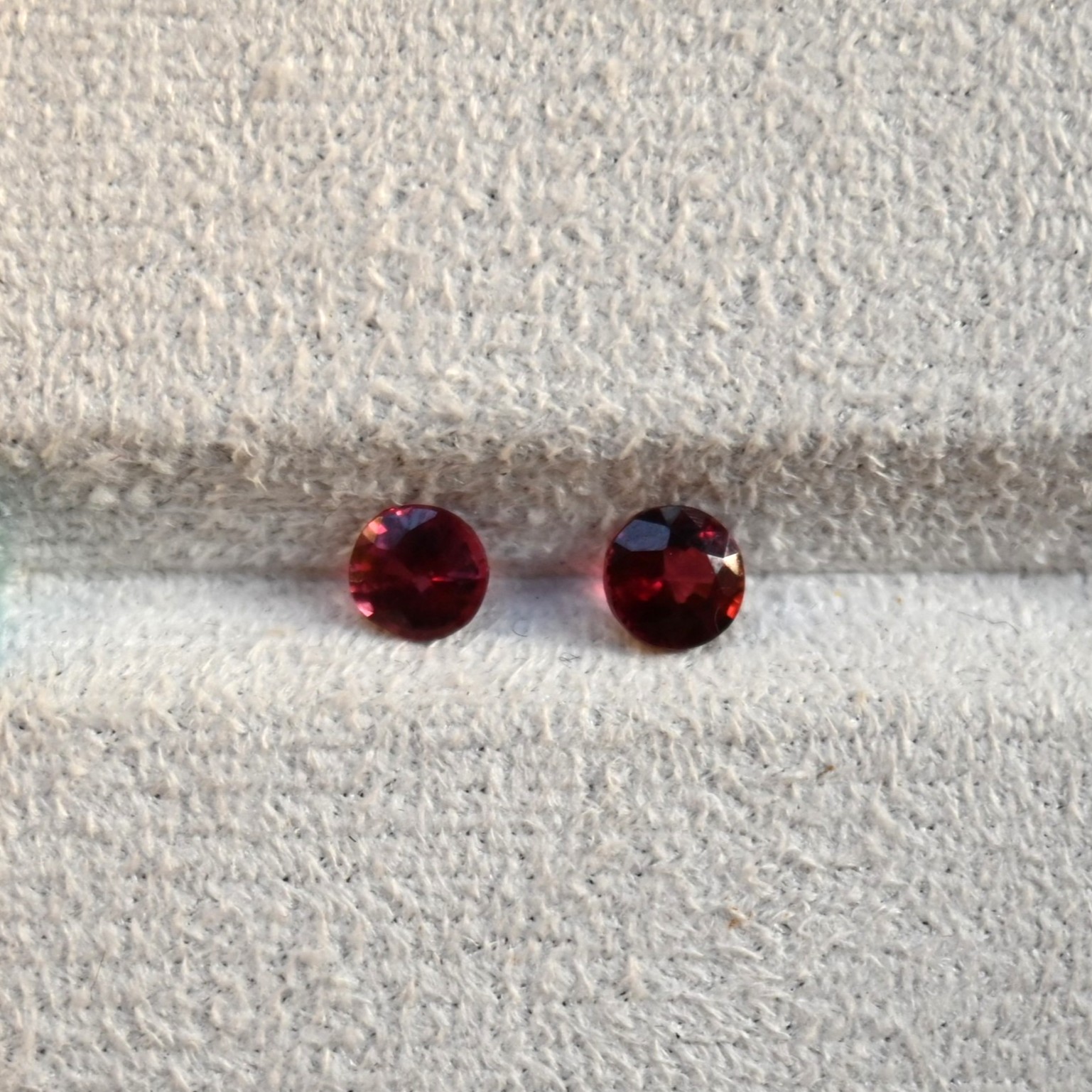 • Type: Red Garnet Pair • Quantity: 2 Pieces • Total Weight: 1.64ct • Origin: Sri Lanka Red Garnet Pair, GAL001, Round Garnet Set, Sri Lanka Red Gem