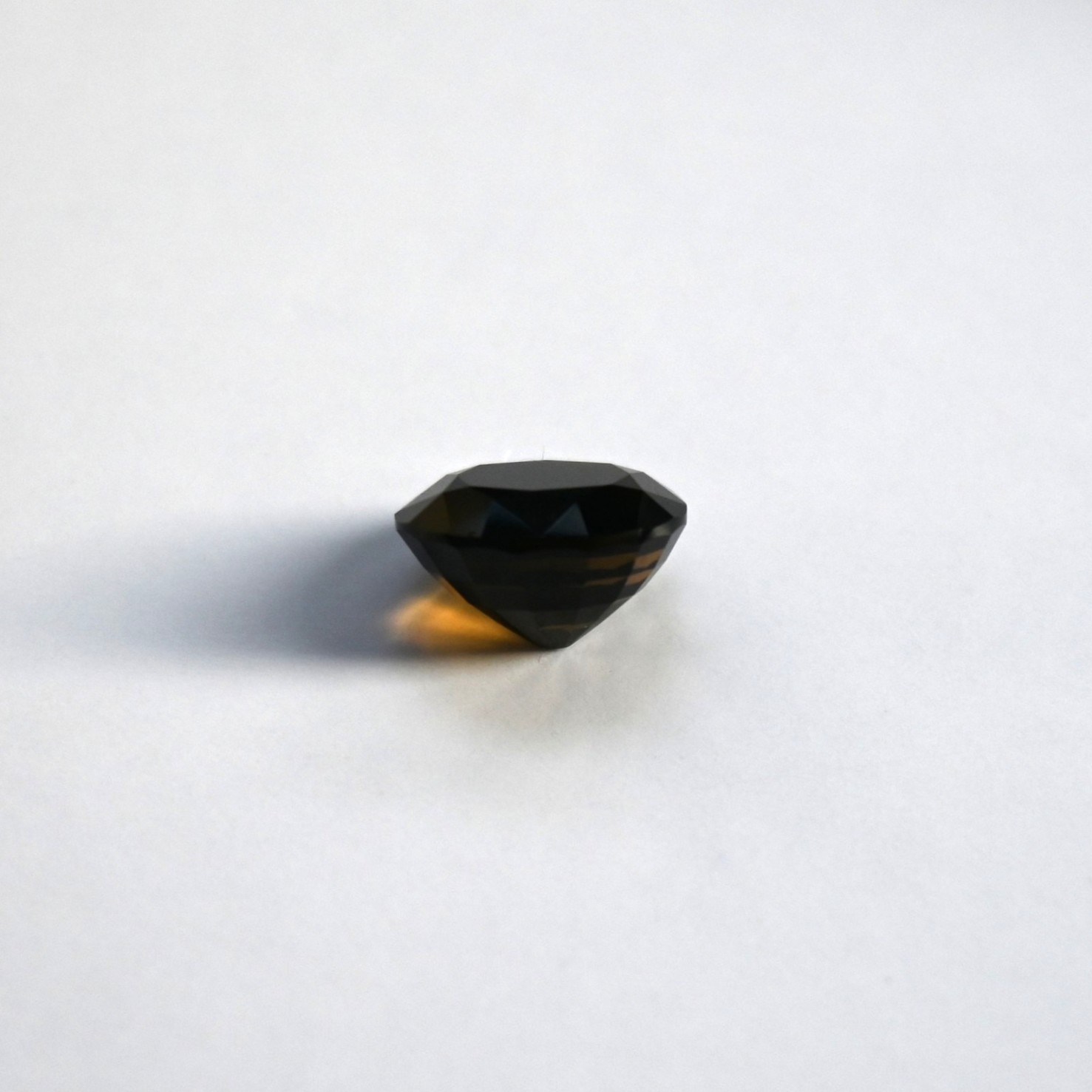 • 种类:碧玺 (电气石) • 重量:3.87ct • 产地:斯里兰卡 • 形状:椭圆形 黑碧玺, 3.87ct TO0001, 黑色电气石