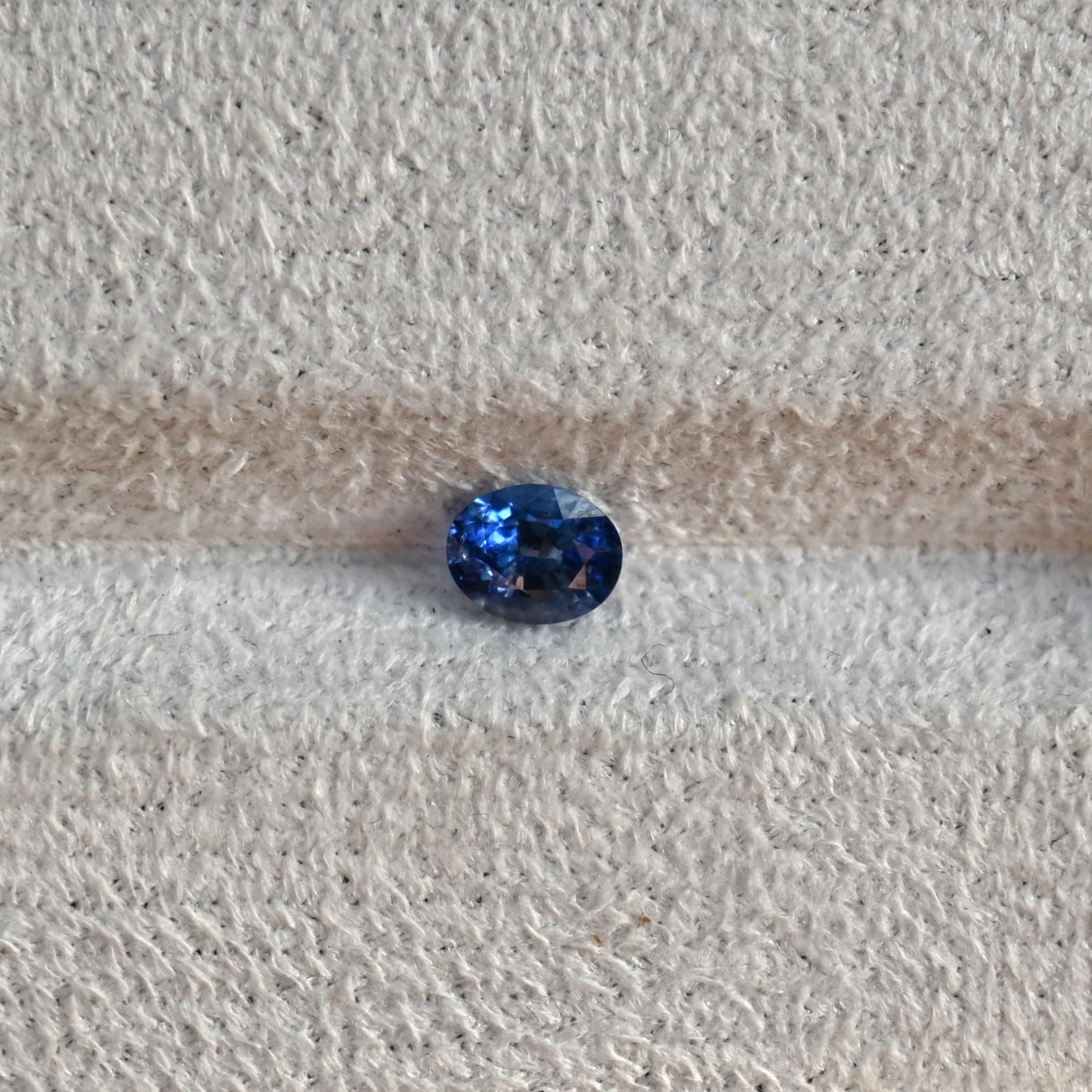 • Type: Natural Sapphire • Weight: 0.75ct • Origin: Sri Lanka • Shape: Oval 0.75ct Sapphire, Ocean Blue, SA0012, Sri Lanka