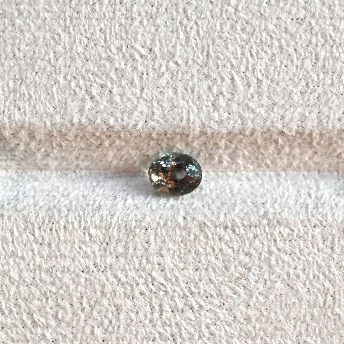 • Type: Green Sapphire • Weight: 1.24ct • Origin: Sri Lanka • Shape: Oval Green Sapphire, 1.24ct SAG001, Sri Lanka Green Gem