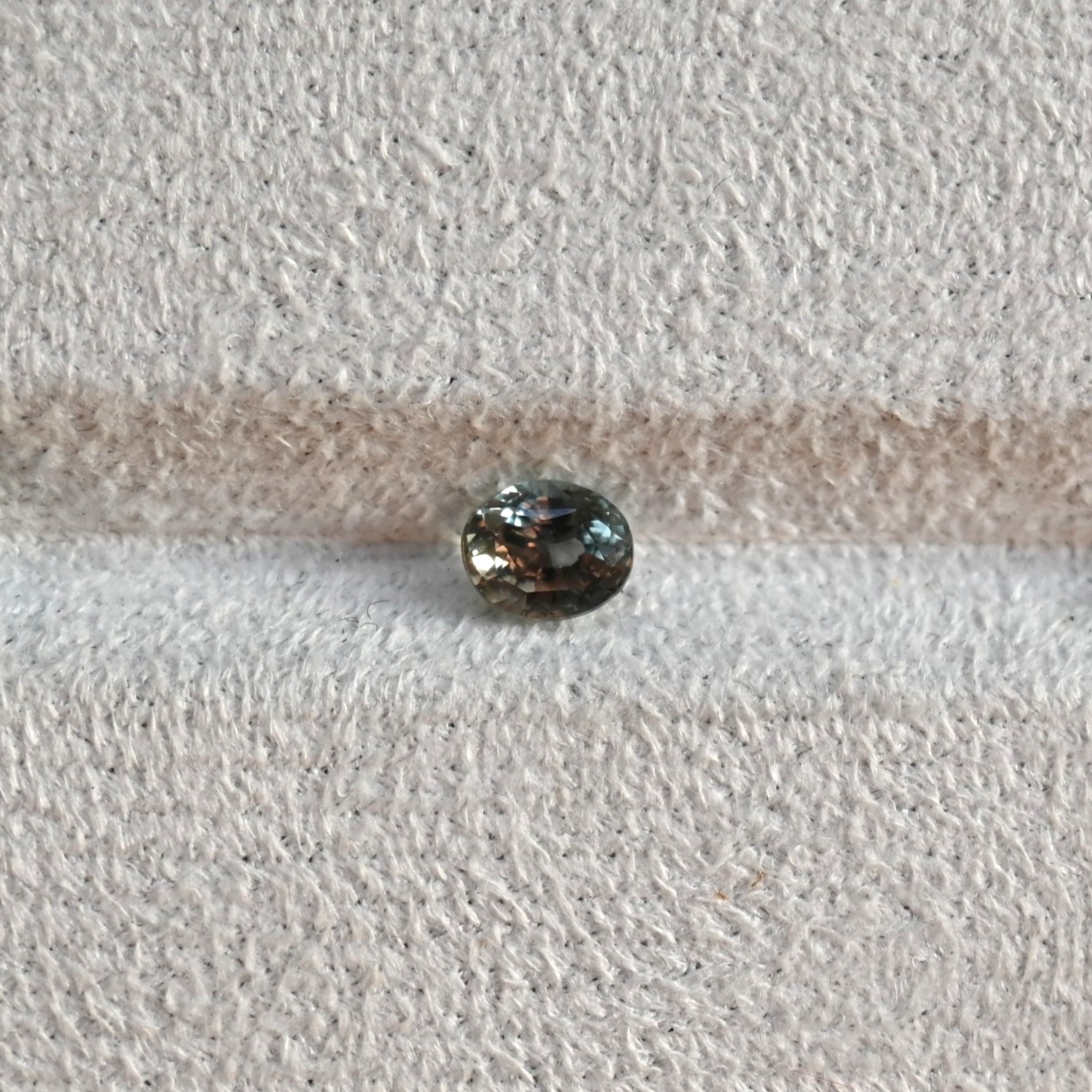 • Type: Green Sapphire • Weight: 1.24ct • Origin: Sri Lanka • Shape: Oval Green Sapphire, 1.24ct SAG001, Sri Lanka Green Gem