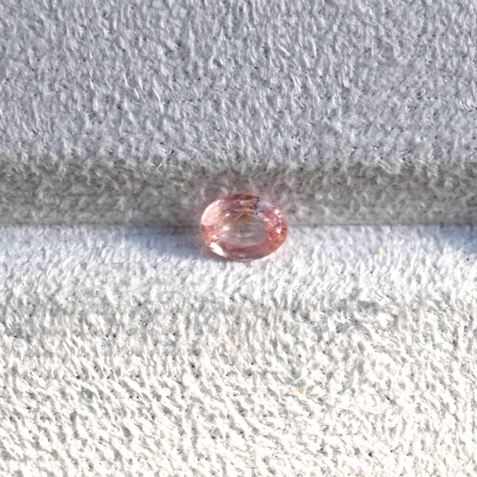 • 种类:帕帕拉恰 • 重量:1.1ct • 产地:斯里兰卡 • 形状:椭圆形 帕帕拉恰, 1.1ct PA0001, 暮色蓝宝石, 斯里兰卡