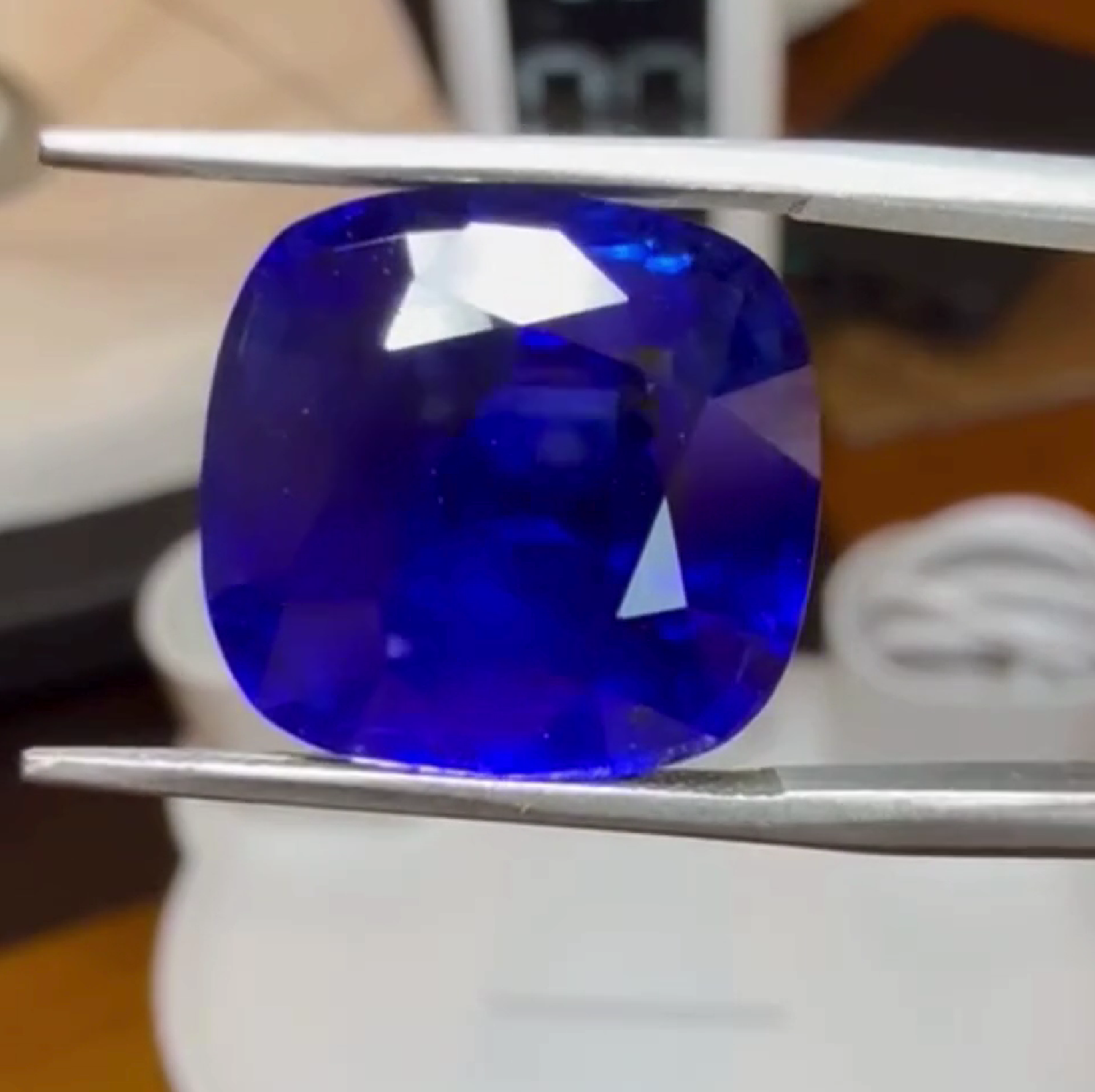 15.904 ct Royal Blue Ceylon Sapphire - Antique Cushion Cut (Unheated)