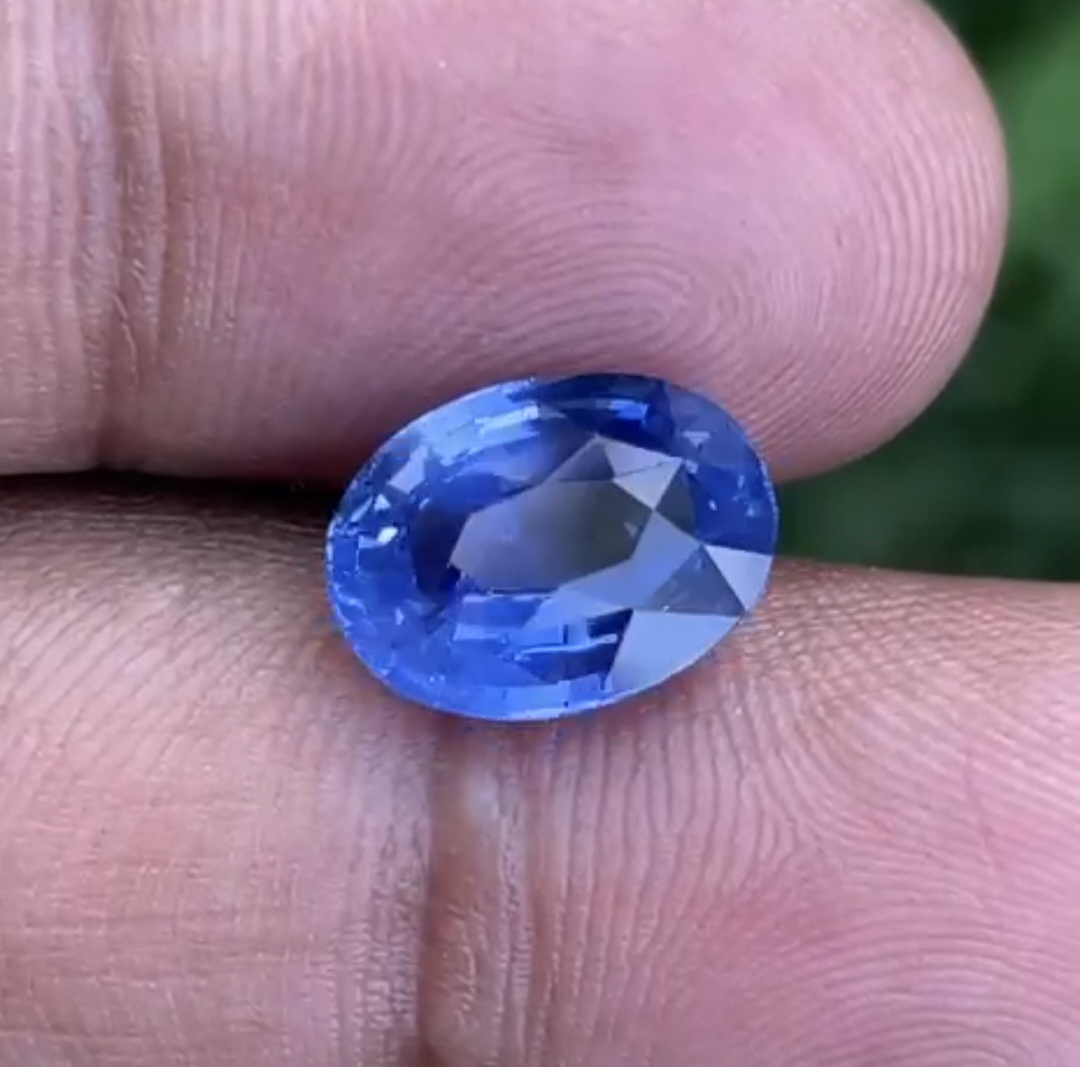 6.06 Ct Zafiro azul aciano sin calentar, ovalada, Sri Lanka