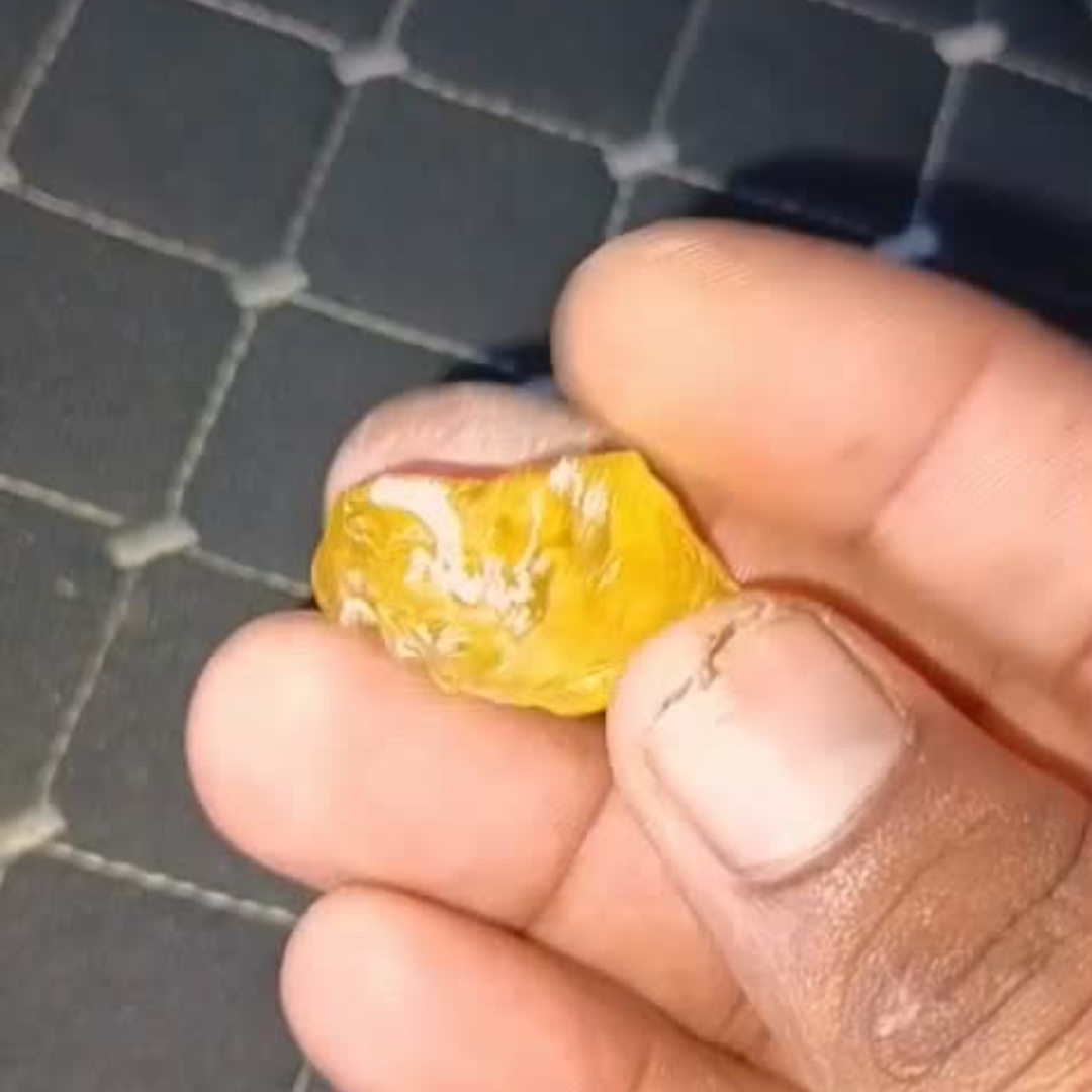 75 Ct Natural Yellow Sapphire Rough, Sri Lanka