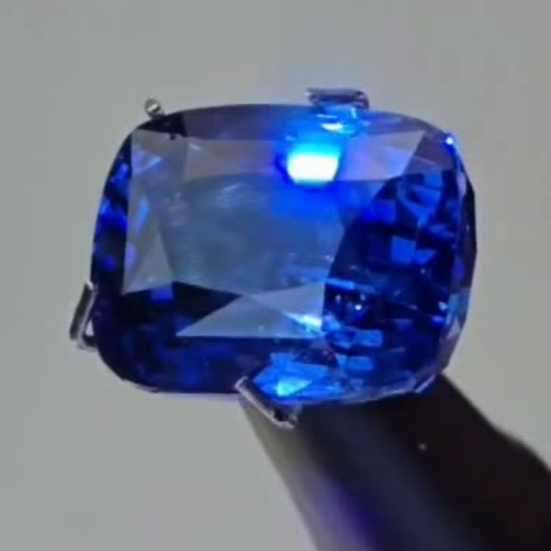 Zafiro natural de 7,57 ct, color azul aciano, sin indicios de tratamiento térmico, talla mixta tipo cojín